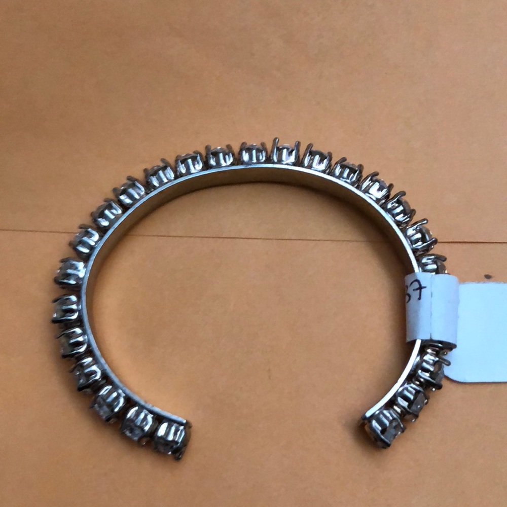 Adjustable diamond like bracelet